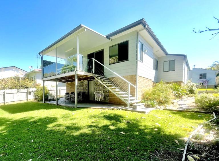 Whale Watching - May to Oct - 5 Bedroom - B&B Port Macquarie