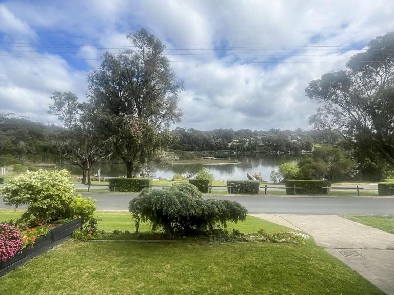 Unit 11, 6-8 Buckland Drive, Mallacoota - Bed and Breakfast Mallacoota