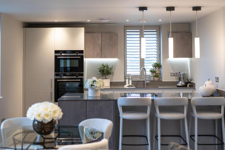Elliot Oliver - Luxury 2 Bedroom, 2 Bathroom Apt with Parking - B&B Cheltenham