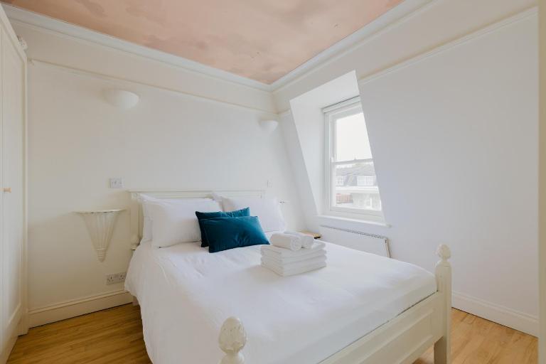 Chic 1BD Retreat in the Heart of Earl's Court - B&B London