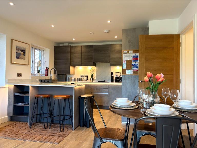 2 Bedroom Apartment - Parking - Walk to Town - Ferienwohnung Shrewsbury