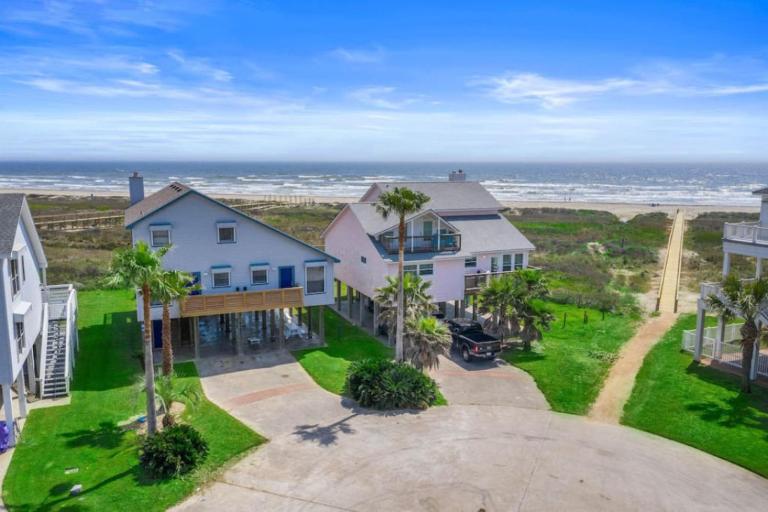 Secluded beachfront house with gorgeous ocean views - Bed and Breakfast Galveston