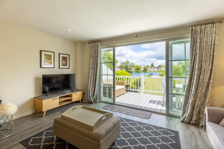 Elouera, 21 Isis Lake - Bed and Breakfast South Cerney