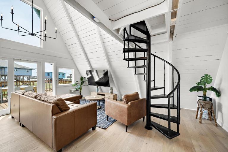 Cozy A-frame with Fenced Yard, Fire Pit, Gulf View - B&B Surfside