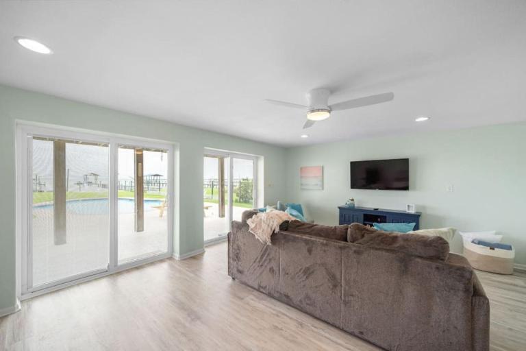 Galveston Bay Front Home with Private Pool and Pier - Ferienwohnung San Leon