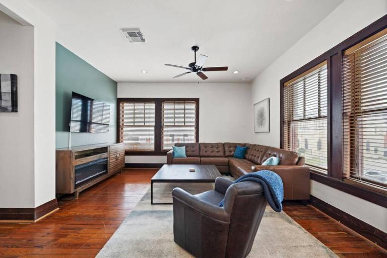 Charming loft near the historic strand in downtown - B&B Galveston