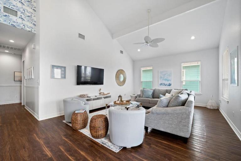 Classic Beach Home Near Beach and Pier with Huge Deck - B&B Surfside