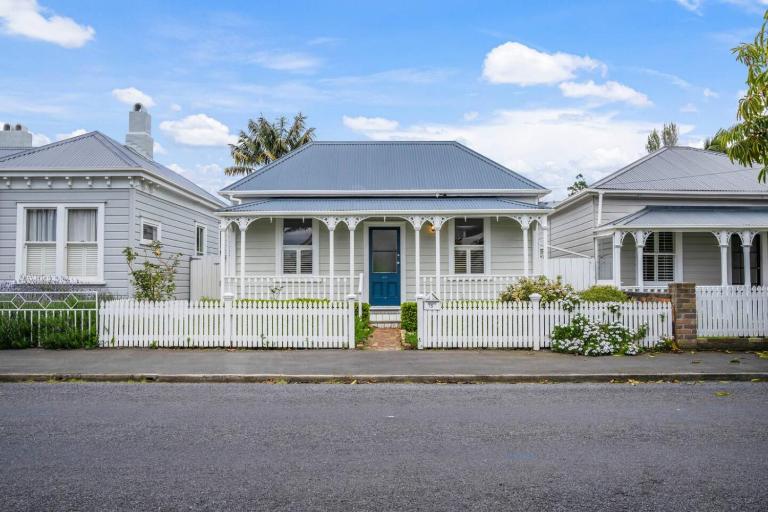 Best of Both Worlds Gorgeous Villa near Beaches - B&B Auckland