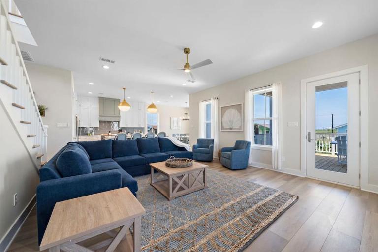 Stunning and grand beach house with ample space close to the beach - B&B Galveston