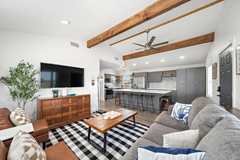 Modern Beach House With Luxury Bath Close to Ocean - Ferienwohnung Galveston