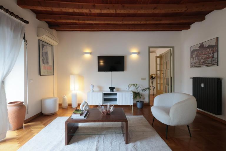 Urban House - Elegant Apartment Brera Milan Center - Bed and Breakfast Milaan
