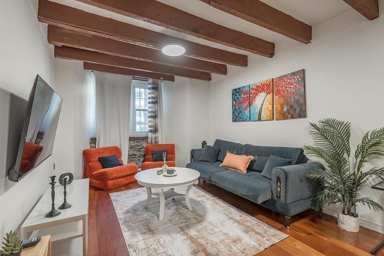 Spacious 2BR Downtown - Vintage Charm Sleeps 10 - B&B Montreal