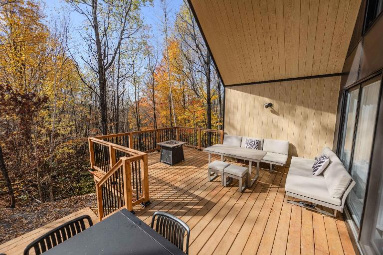Onyx - Spa Fire Pit and Forest View - Domaine du Grand Portneuf - Chambres d'hôtes Pont-Rouge