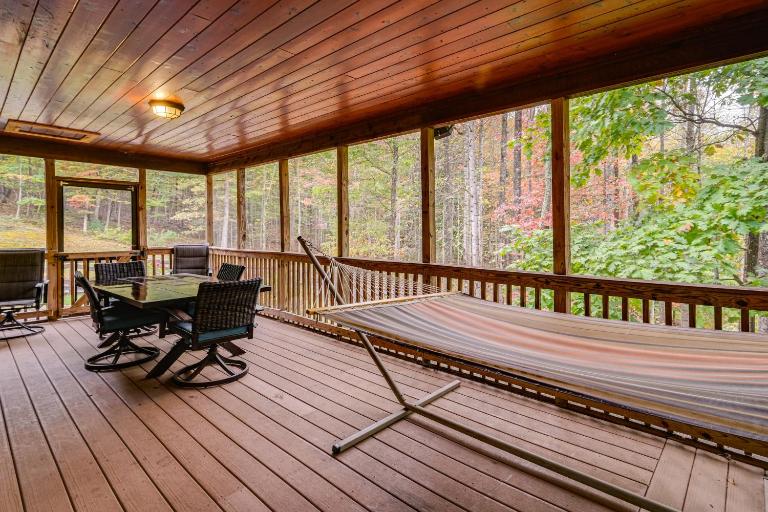 Spacious 5,200-Sq-Ft Cabin in Shenandoah Valley - B&B Zepp