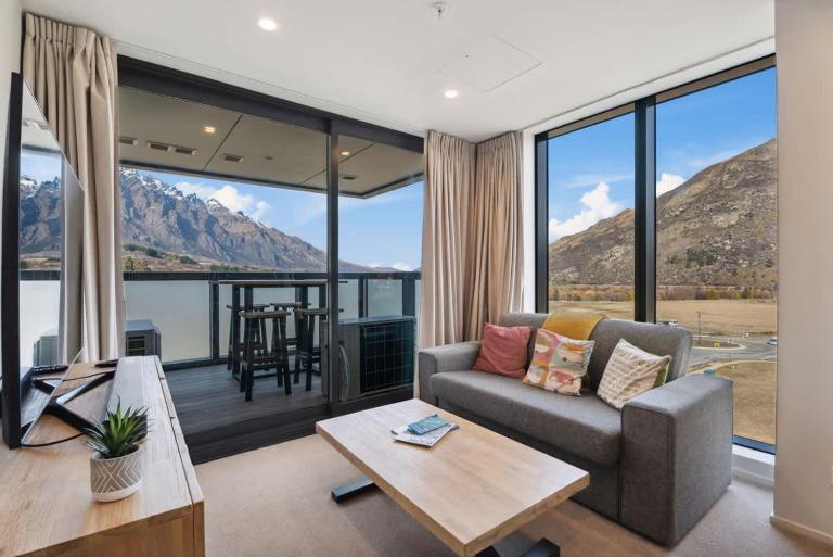 Modern apartment with fantastic mountain views - Chambres d'hôtes Queenstown