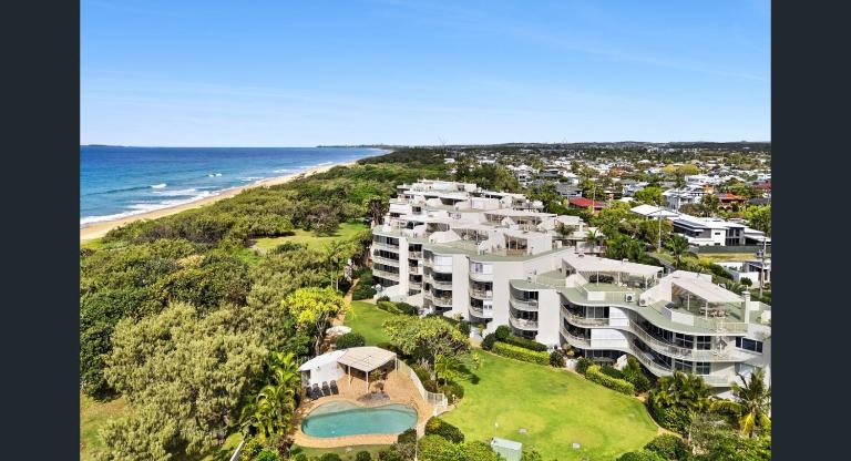 Absolute Beachfront Apartment, Kawana Beach Escape - B&B Poatina