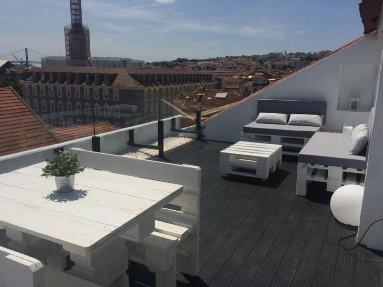 A Terrace on a Topfloor with a View - B&B Lisboa