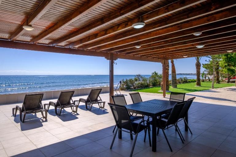 Shoreline Beach House - B&B Larnaca
