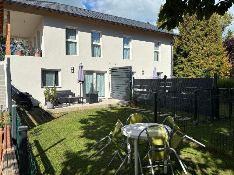 Marton Apartman - Bed and Breakfast Balatonszemes