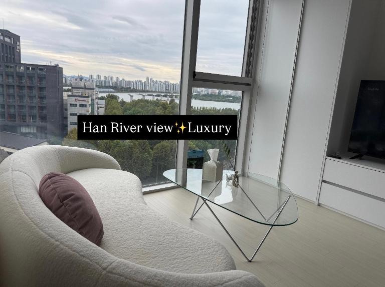 OPEN1-Hongdae, Hapjeong Station 1 minute, Luxury hotel style, Panorama Han River View 6 people, 2Room, 3Q bed - B&B Seul