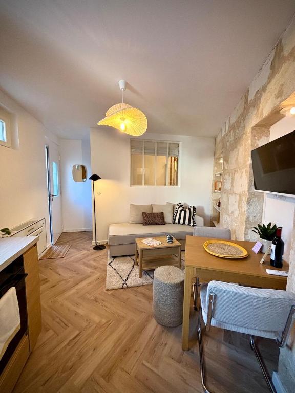 Grand Chai - Elegant Nest Near Tram B - Chambres d'hôtes Talence