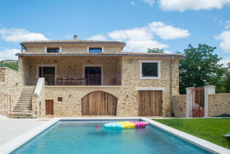 Mas en pierre 10 personnes - Piscines intérieure & extérieure - B&B Saint-André-d'Olérargues
