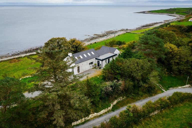 Anamchara Cottage - Mourne Seaside Haven - B&B Glasdrumman