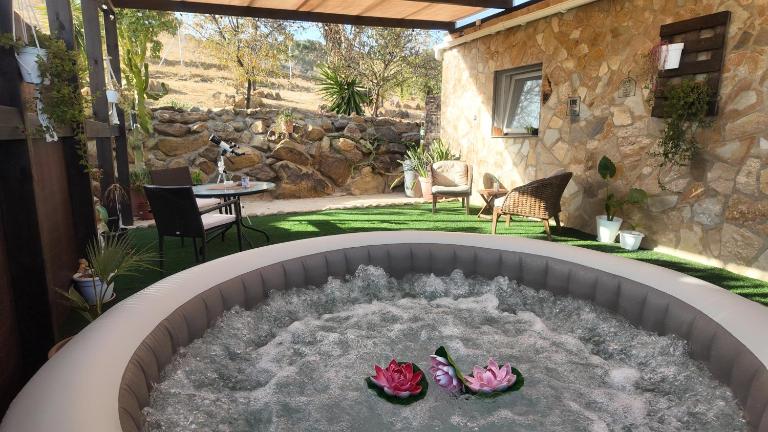 Countryside home Villa Luna with Private Yard & Jacuzzi - B&B Álora