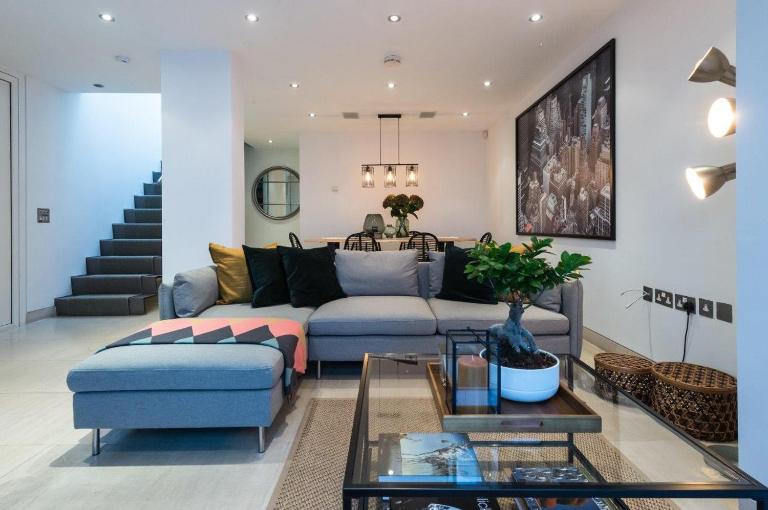 Spectacular Mews House in Holland Park - B&B Londres