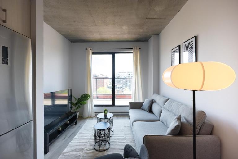 Charming 1BR Old Port - Sofa Bed - Balcony with City View - B&B Montreal