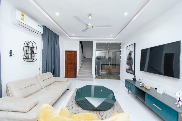 Luxurious townhouse behind Achimota Mall - B&B Accra