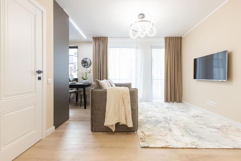 Modern City Studios In Town Centre - Lift, Self Check-in, AirCon & Smart TV - Bed and Breakfast Riga