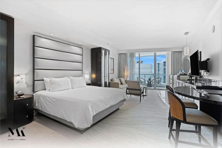 FontaineBleau Resort Balcony w Ocean + Bay View - B&B Miami Beach