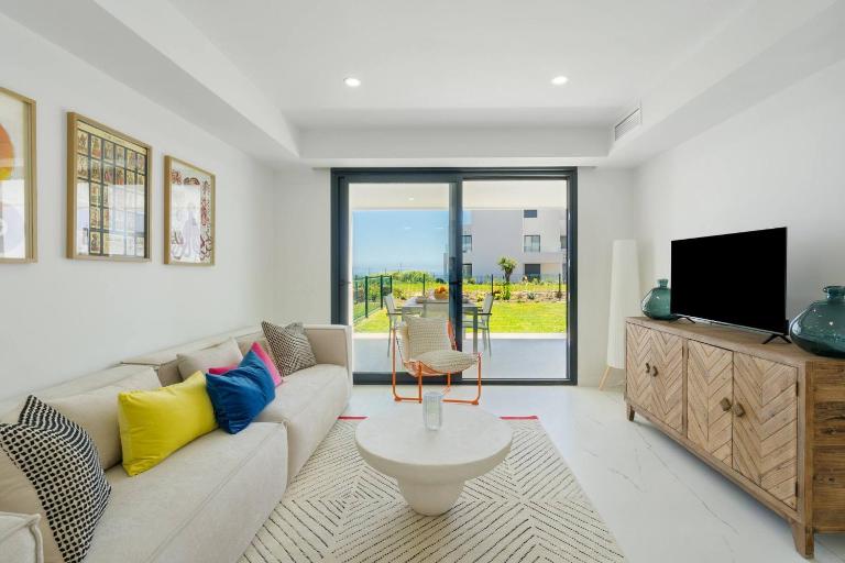 Infinity Pool, Sea View and Private Terrace - B&B Estepona