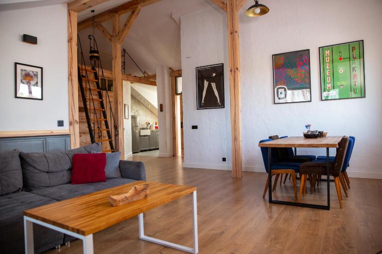 Venti Loft - Stylish 100m2 Apartment near Old Town, Parking - Chambres d'hôtes Toruń