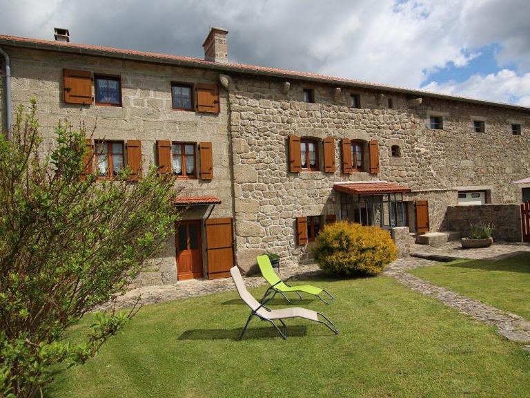 Gîte spacieux et rénové avec équipements modernes, terrasse et vaste jardin près de Gévaudan et Margeride - FR-1-582-301 - B&B Thoras