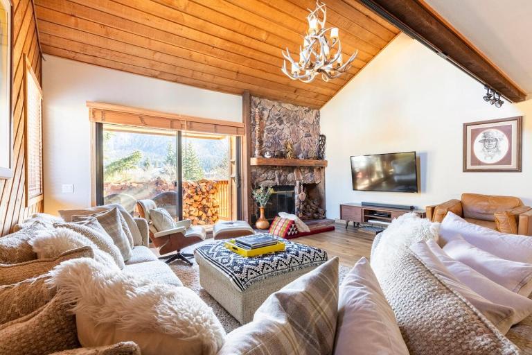 Scenic Views Hot Tub Ski Shuttle Pet Friendly - B&B Mammoth Lakes
