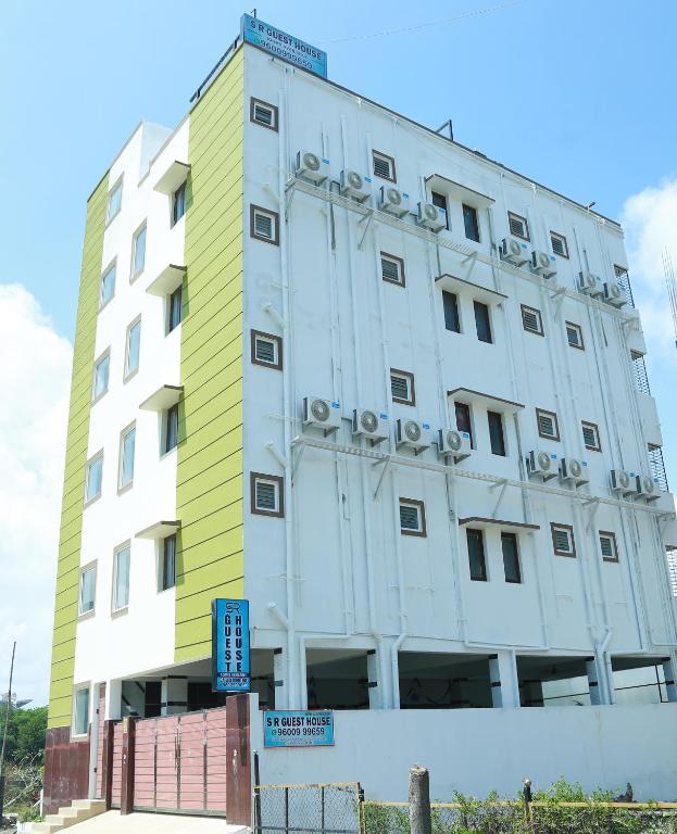 S R Guest House - B&B Siruseri