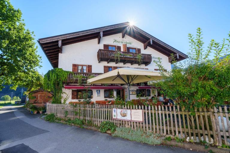 Gästehaus zum Giggerer - Bed and Breakfast Kochel