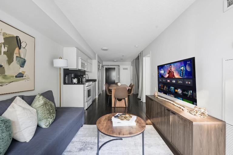Trendy 1BR Condo Free Parking Downtown Toronto - B&B Toronto