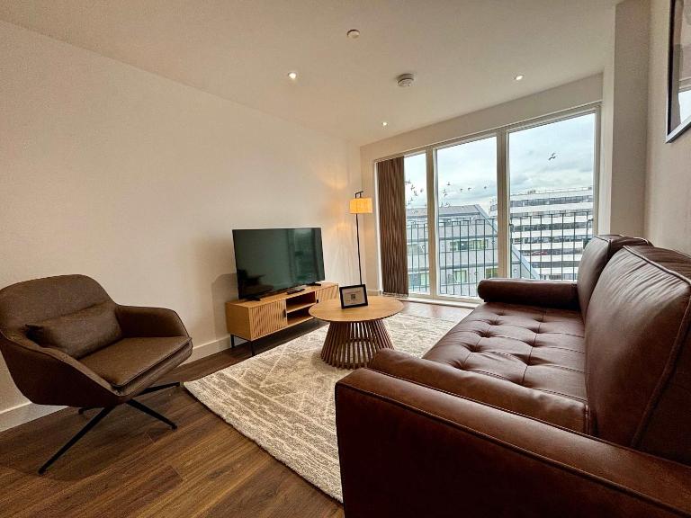 Luxury 2 bed Apt Near Ascot & Windsor - Bed and Breakfast Bracknell