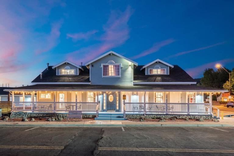 The Cowboy Social Unit 9 - Bed and Breakfast Williams