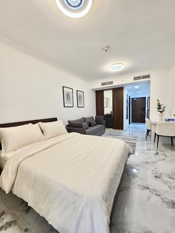 Luxury Studio in JLT near Metro & Lake View - Bed and Breakfast Dubai