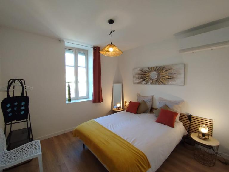 Appart 2 Chambres, Proche Gare, Wifi, Jardin, Parking - Bed and Breakfast Montélimar