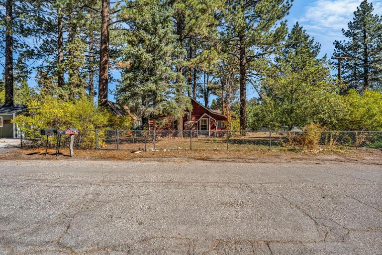 Green Cabin in Big Bear Lake 3 bdr Pets Friendly - Ferienwohnung Big Bear City