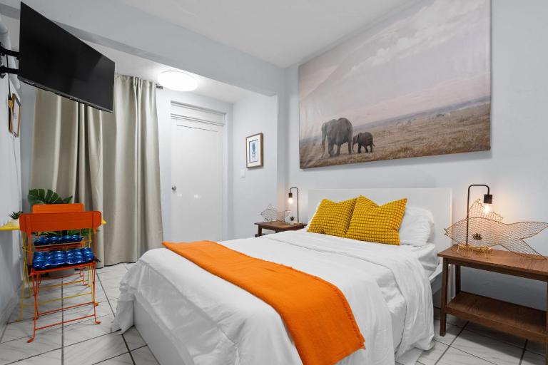 Ocean Park Studio Steps to beach Keyless entry - B&B San Juan