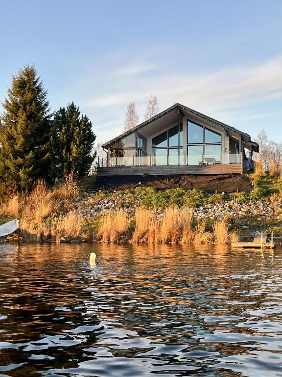 Aurora Arctic Riverside Villa - B&B Rovaniemi