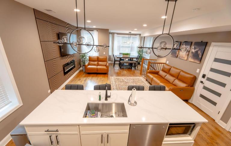 Luxury 9 BR, Villa Mins from Downtown and the Lake - Ferienwohnung Chicago