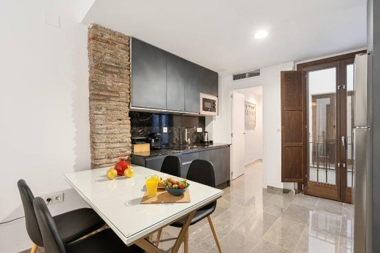 Home4u Nuevo Centro Granada-Puerta Real-San Isidro - B&B Granada