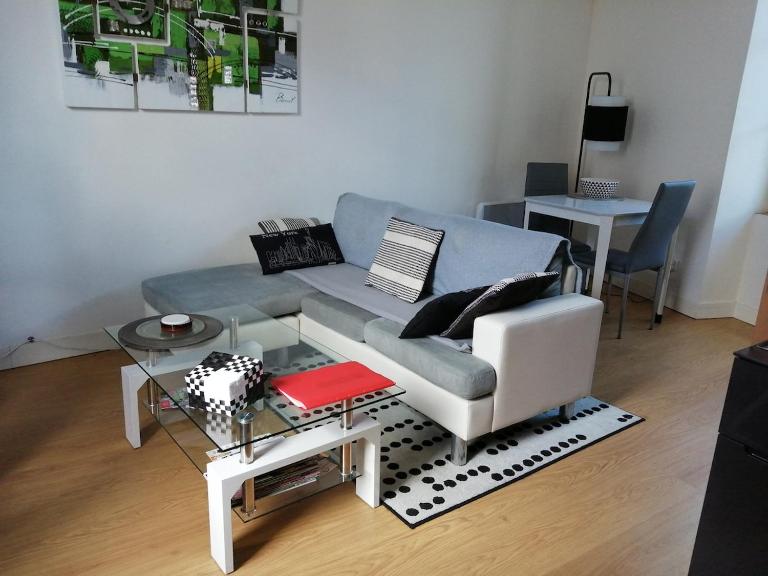 Bord Charente face Pôle Magelis - T2b Triplex - B&B Angulema